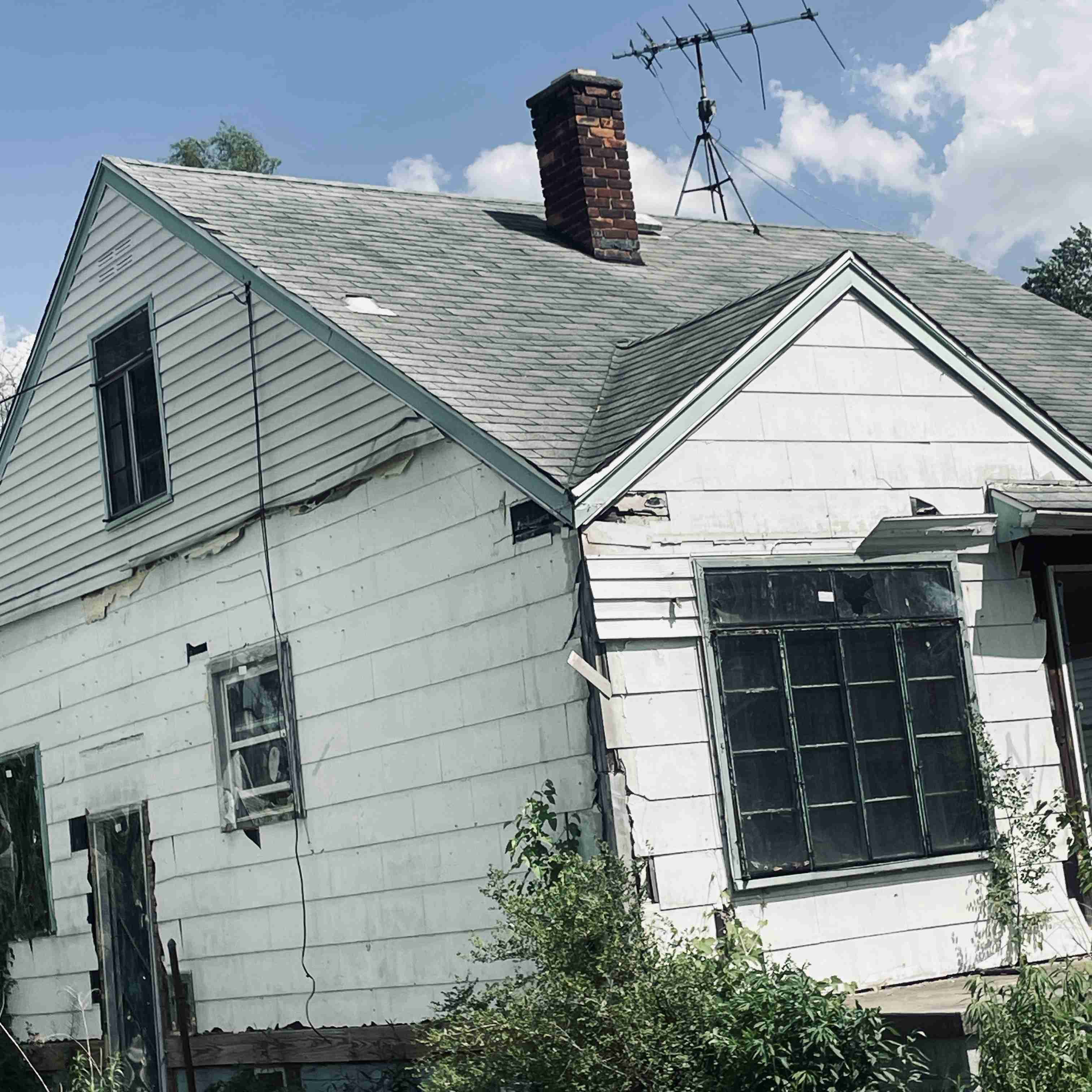 19220 Albany St (13).jpg